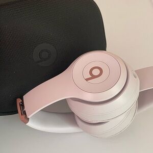 Cloud Pink ‘Beats Solo 4s
